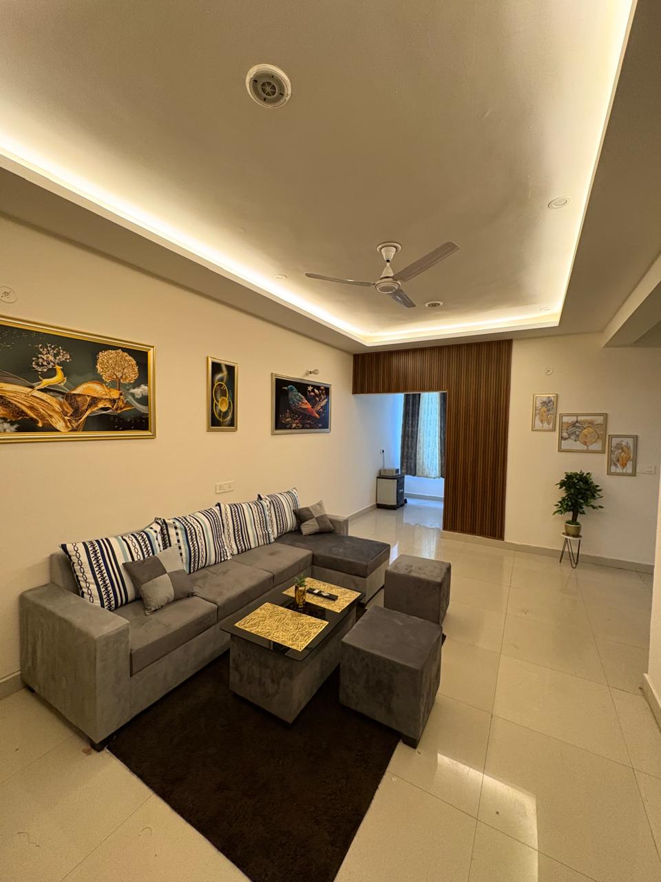 Pine & Peak 2bhk - Tap to explore photos