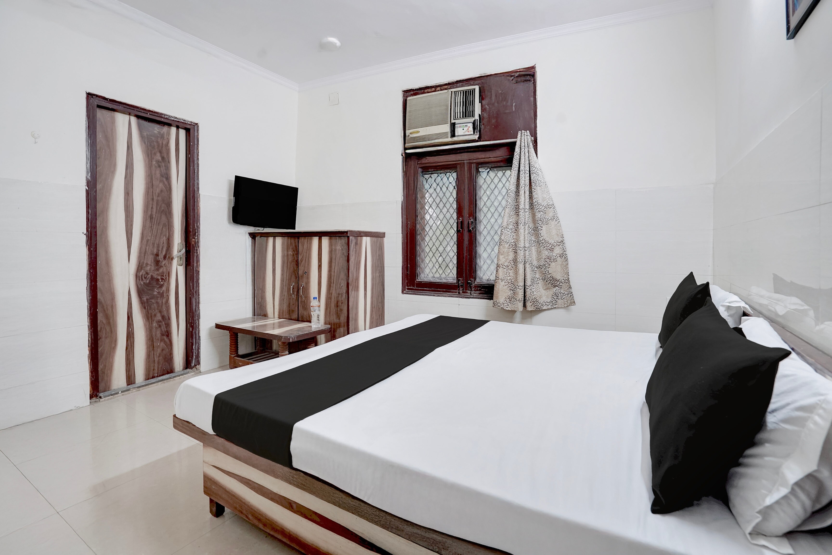 Hotel O Shubham Palace - Tap to explore photos