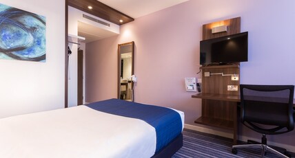 Holiday Inn Express WAKEFIELD Room Type - 1 Double Accessible with Free Hot Breakfast