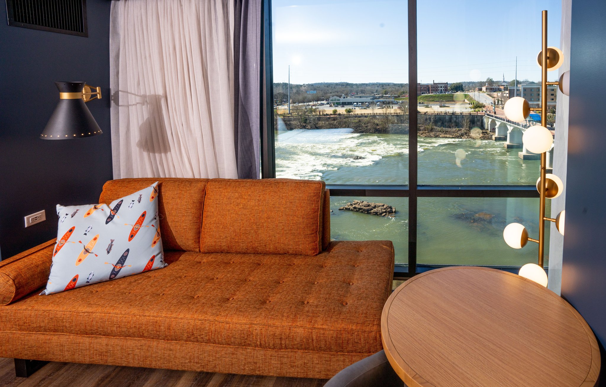 Hotel Indigo COLUMBUS AT RIVERFRONT PLACE - Tap to explore photos