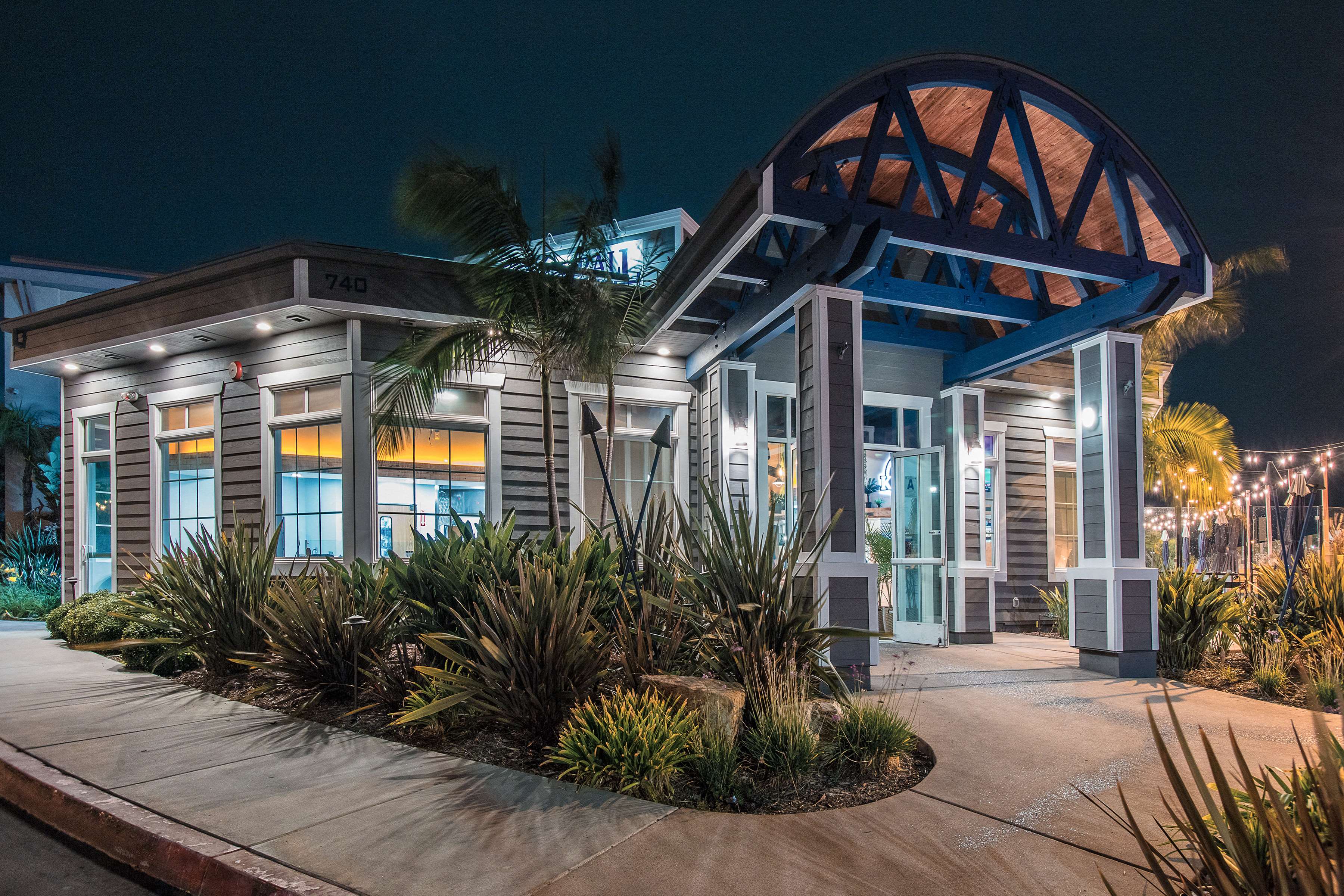 Best Western Plus Marina Gateway Hotel - Tap to explore photos