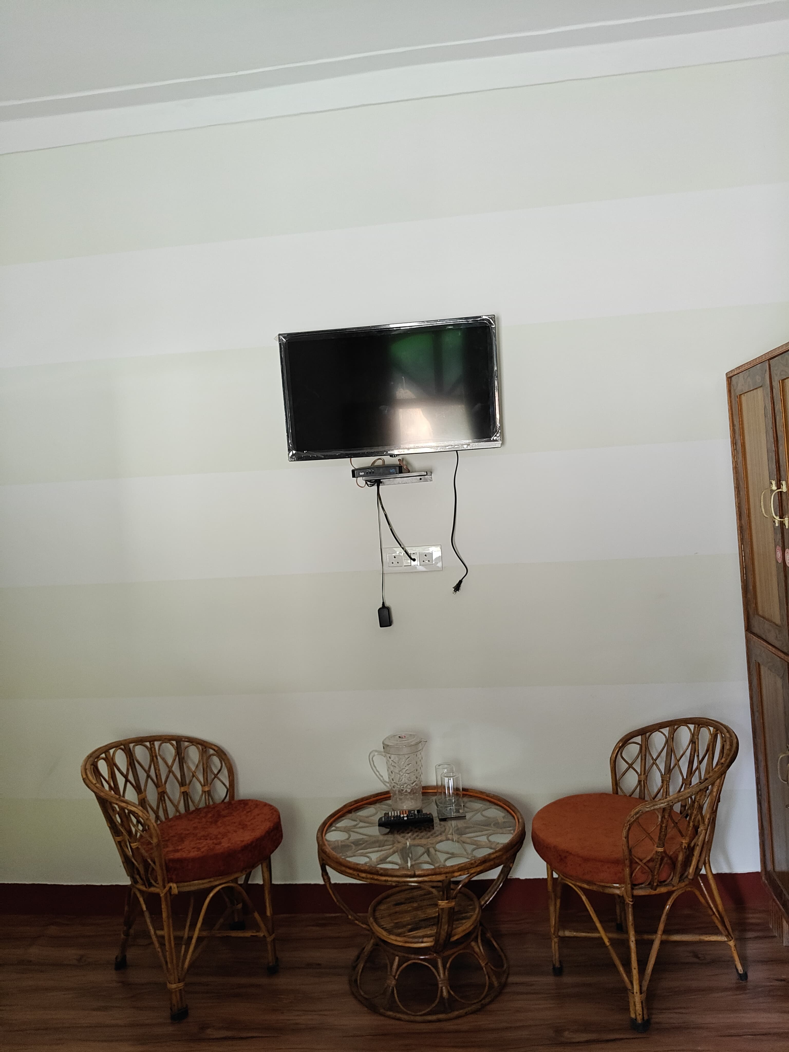 Kausani Inn Home Stay - Tap to explore photos