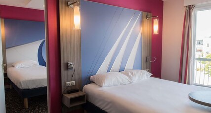 ibis Styles Saint Gilles Croix de Vie Room Type - Standard family suite with double bed and two singles