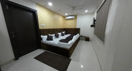Hotel Shree Bhagwati Room Type - DELUXE QUADRAPPLE ROOM