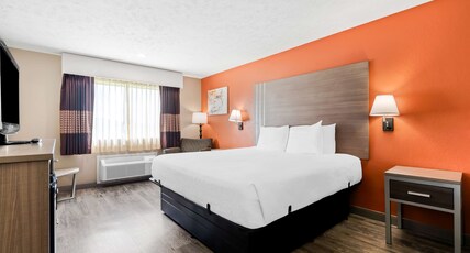 Best Western Gateway Inn Room Type - Accessible - 1 King, Mobility Accessible, Roll In Shower, First Floor, Microwave And Refrigerator, W Best Western Gateway Inn Room Type - Accessible - 1 King, Mobility Accessible, Roll In Shower, First Floor, Microwave And Refrigerator, W