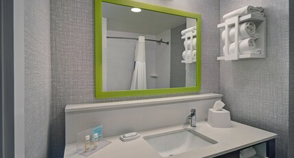 Hampton Inn Cave City, KY Room Type - 2 QUEEN BEDS W  FRIDGE NS