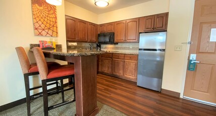 Staybridge Suites GREAT FALLS Room Type - 1 Bedroom Suite Access Tub 1 King