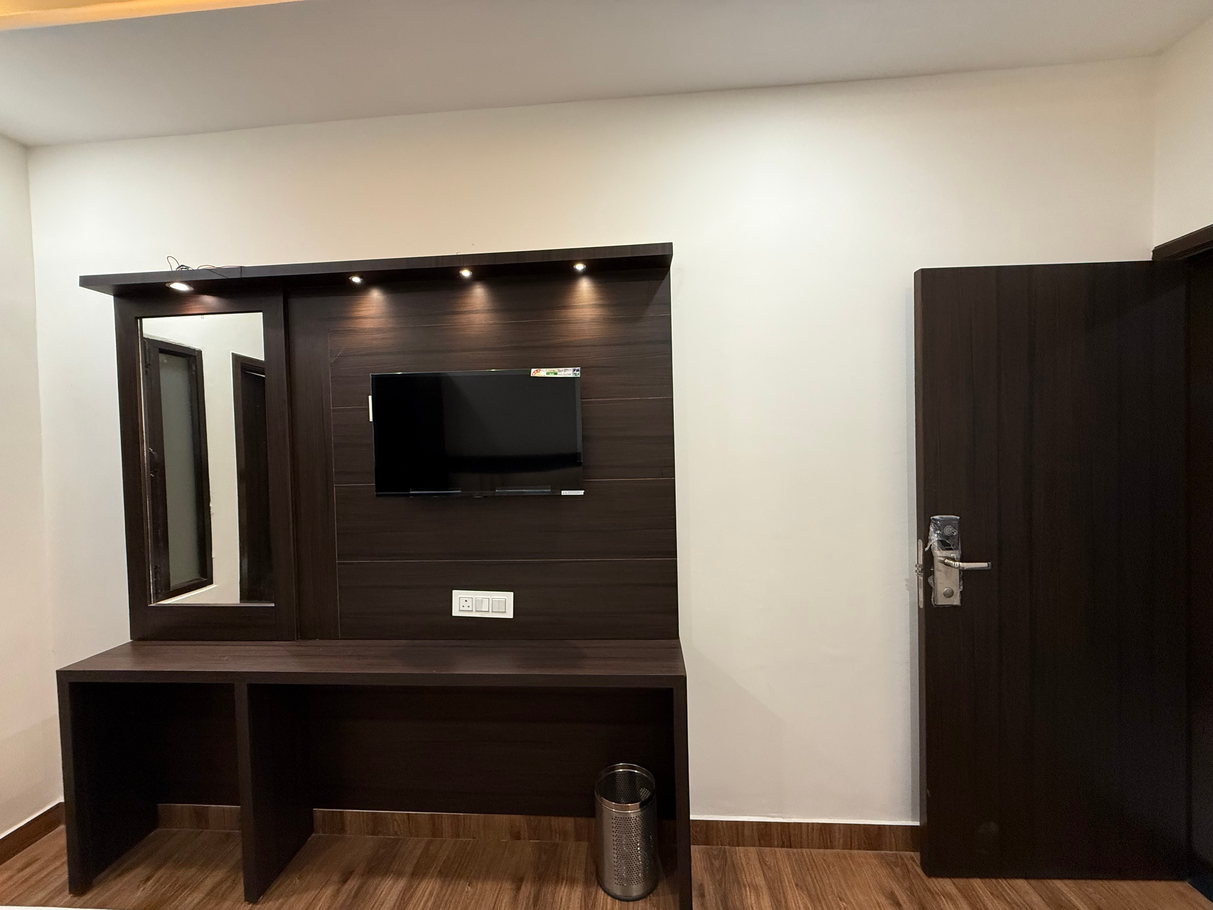 Hotel Kabir Royal - Tap to explore photos