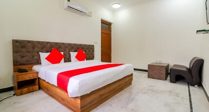 Hotel O Pratham Inn Room Type - Suite