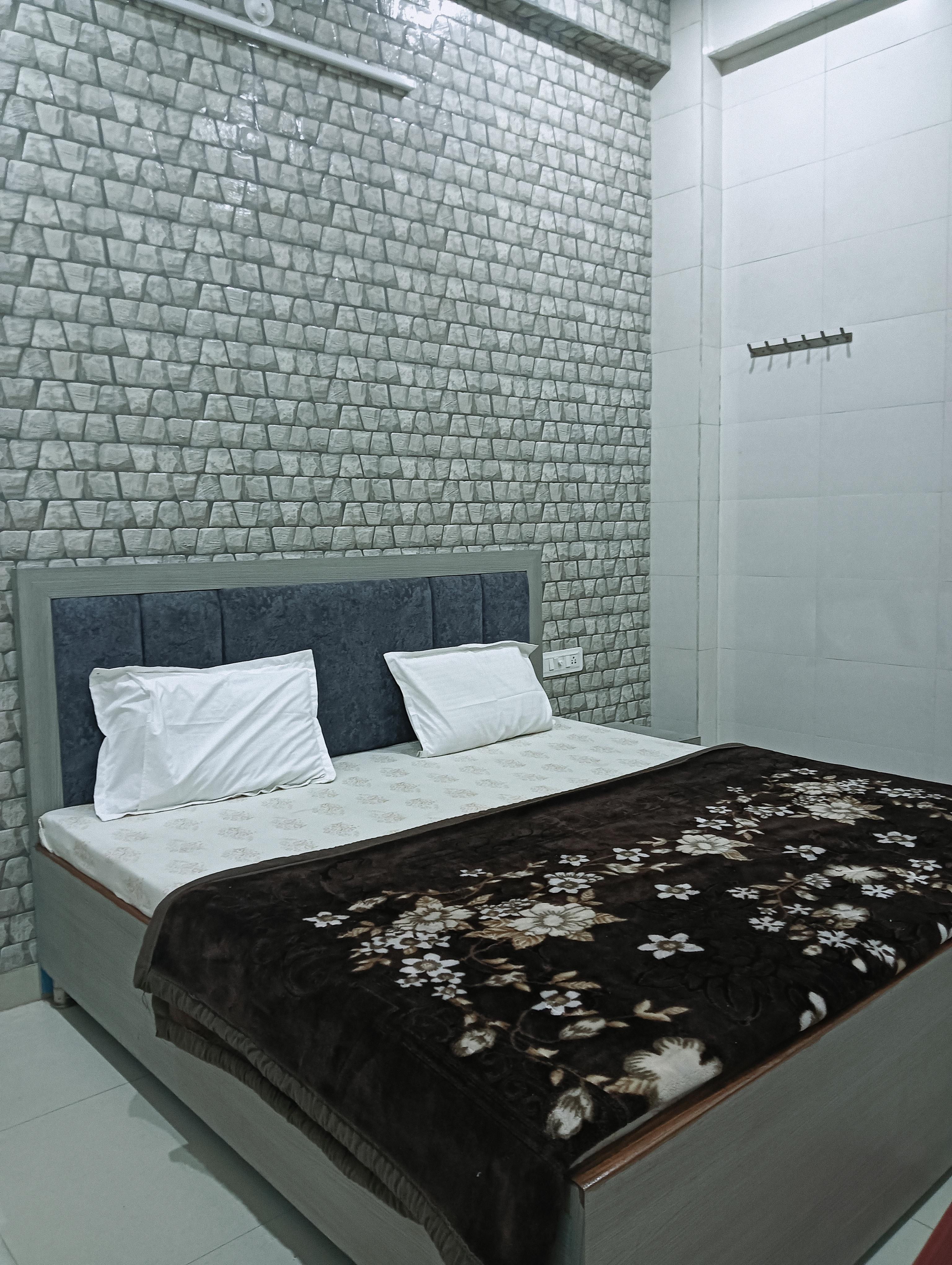 Kripalu Hari Dham - Tap to explore photos