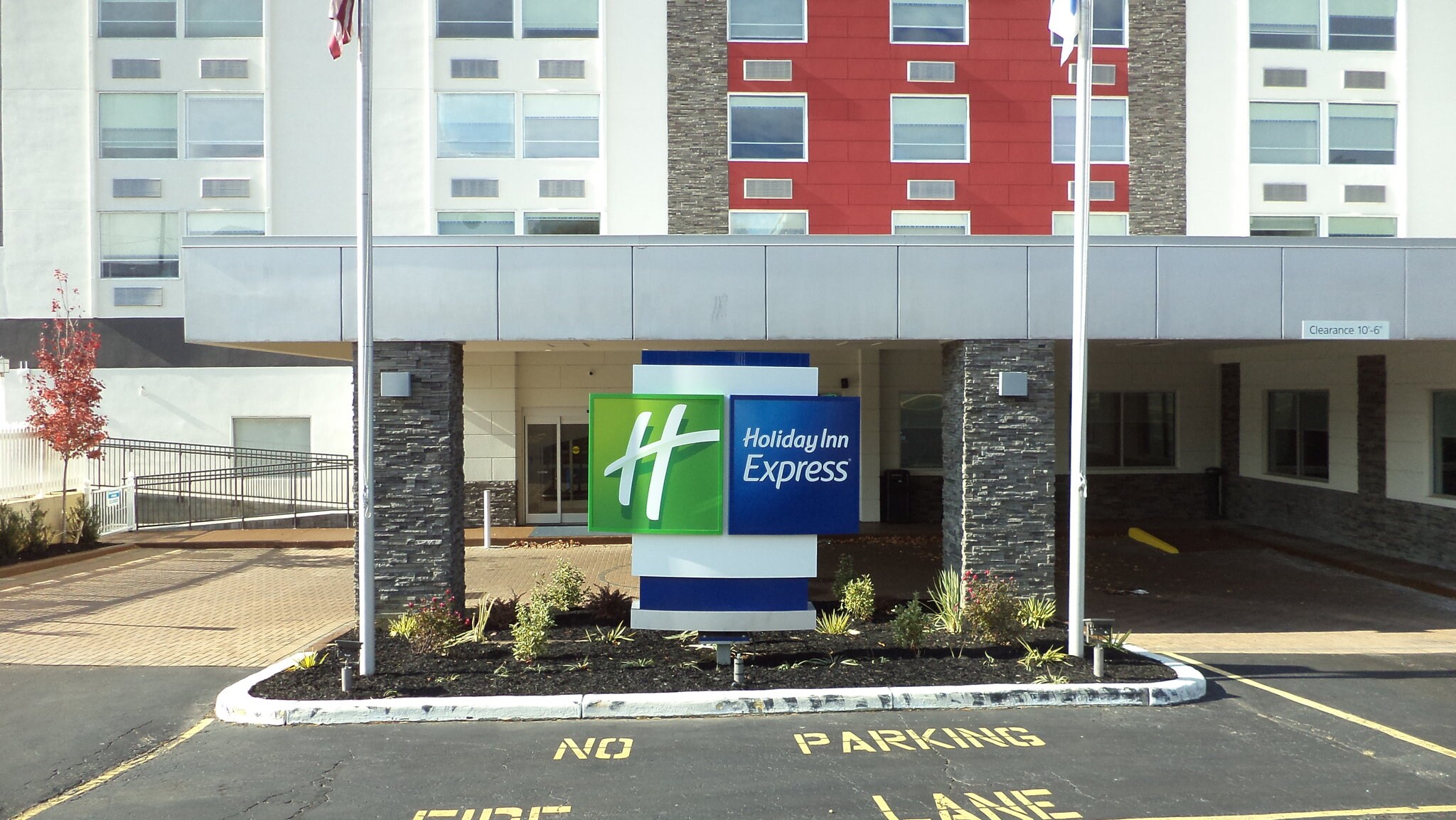 Holiday Inn Express Richmond - Midtown - Tap to explore photos