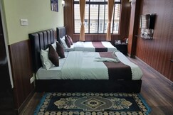 Two Leaves Hotel & Restaurant