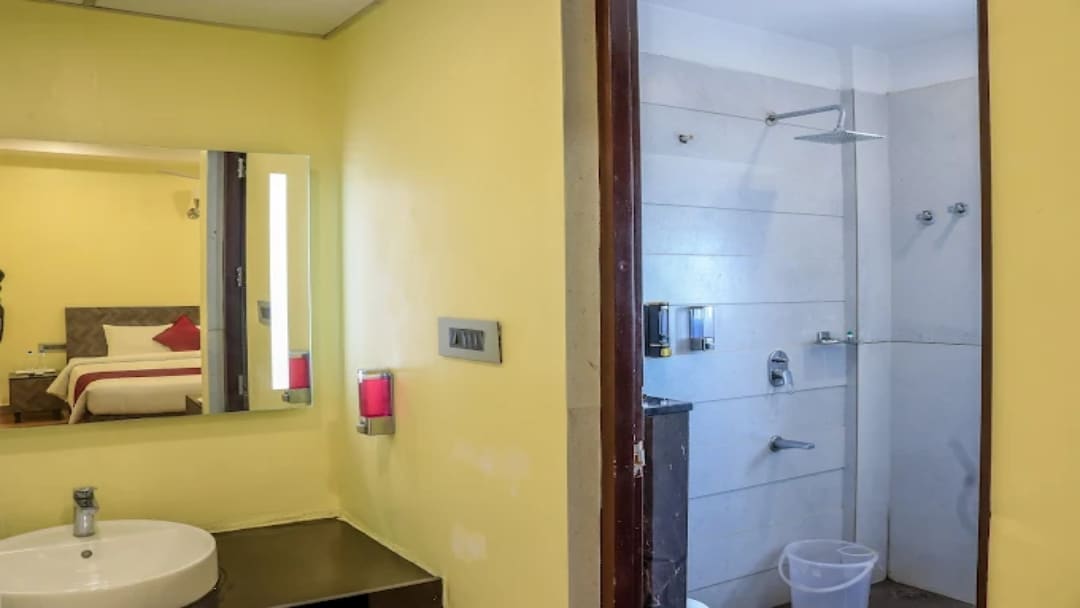 Hotel Moon Light - Tap to explore photos