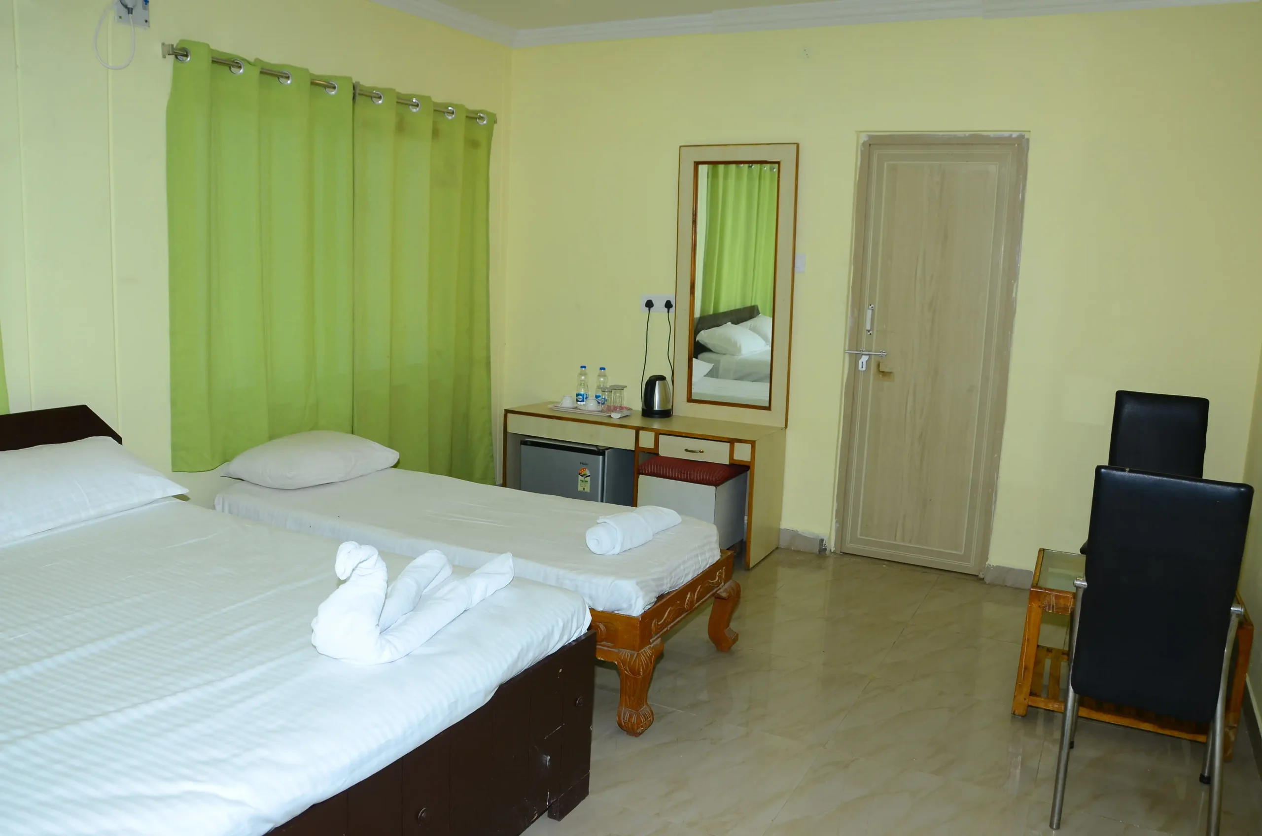 Yatri Nivas - Tap to explore photos