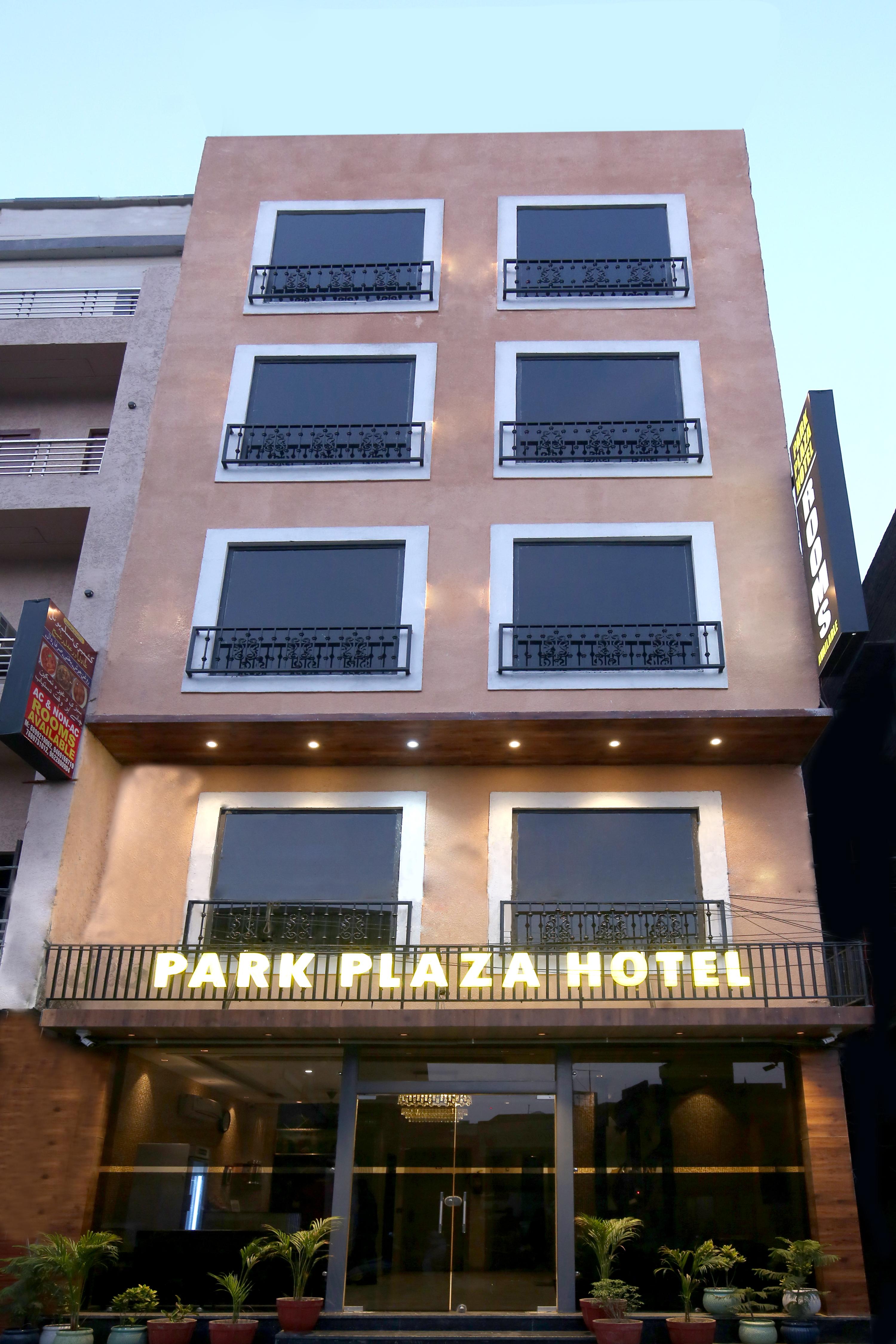 Park Plaza Hotel - Tap to explore photos