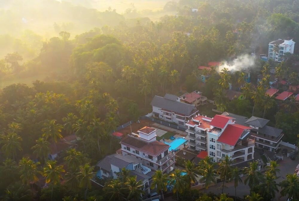 16BHK Party Villa | 700m from Beach | Pvt Pool & Lawn - Tap to explore photos