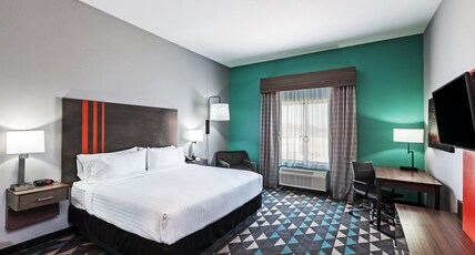 Holiday Inn Express & Suites Perryton Room Type - 1 King Bed Suite Comm Access
