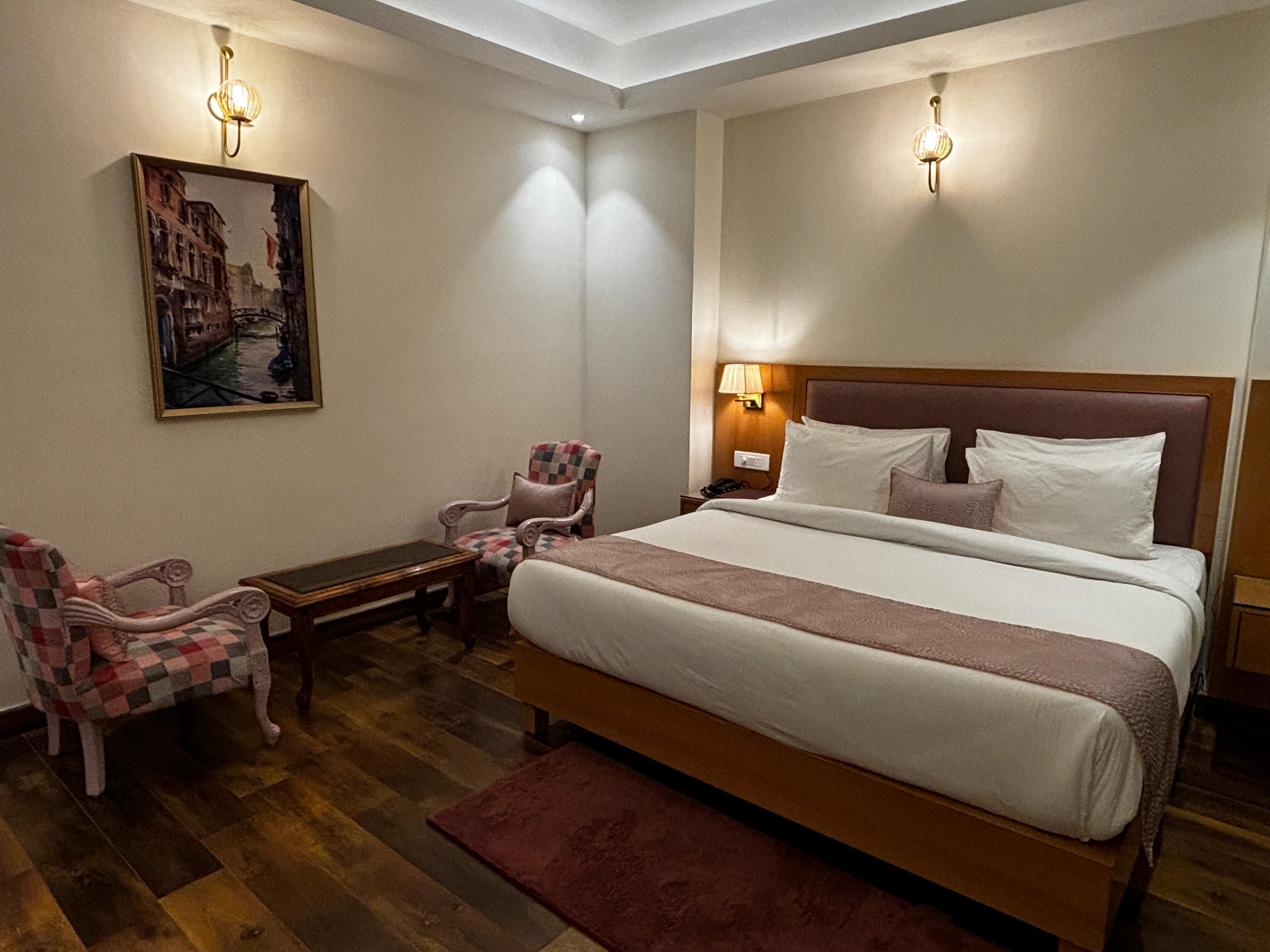 HOTEL LE SEASONS - Tap to explore photos