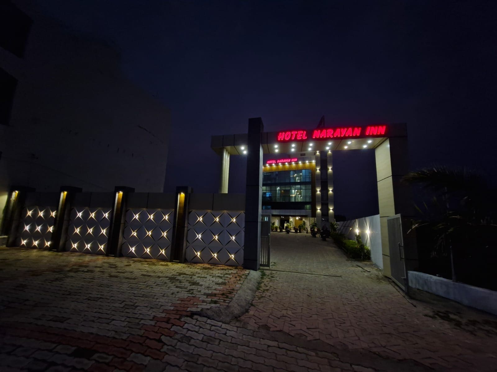Hotel Narayan Inn - Tap to explore photos