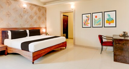 Townhouse Oak Madhapur Nera Regency Room Type - Deluxe