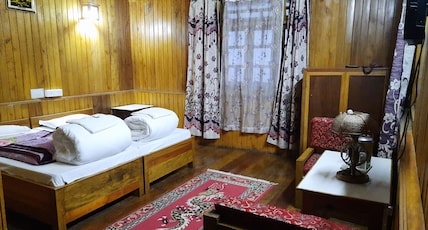 Hotel Garuda Room Type - Deluxe Timber queen double view Hotel Garuda Room Type - Deluxe Timber queen double view