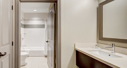 Staybridge Suites BALTIMORE - INNER HARBOR, an IHG hotel Room Type - 1 King Studio Suite Full Kitchen