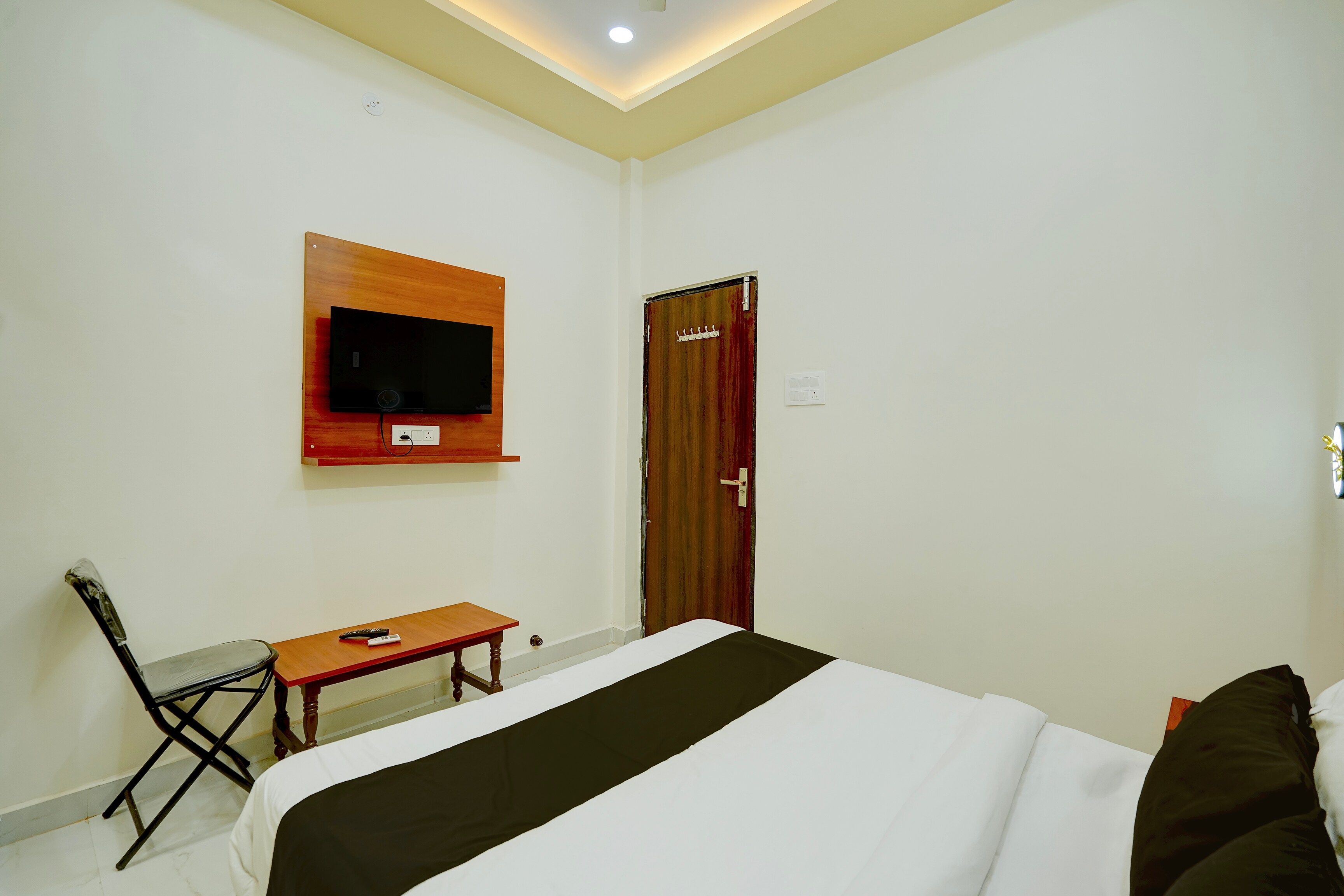 Hotel O Kanak Palace - Tap to explore photos