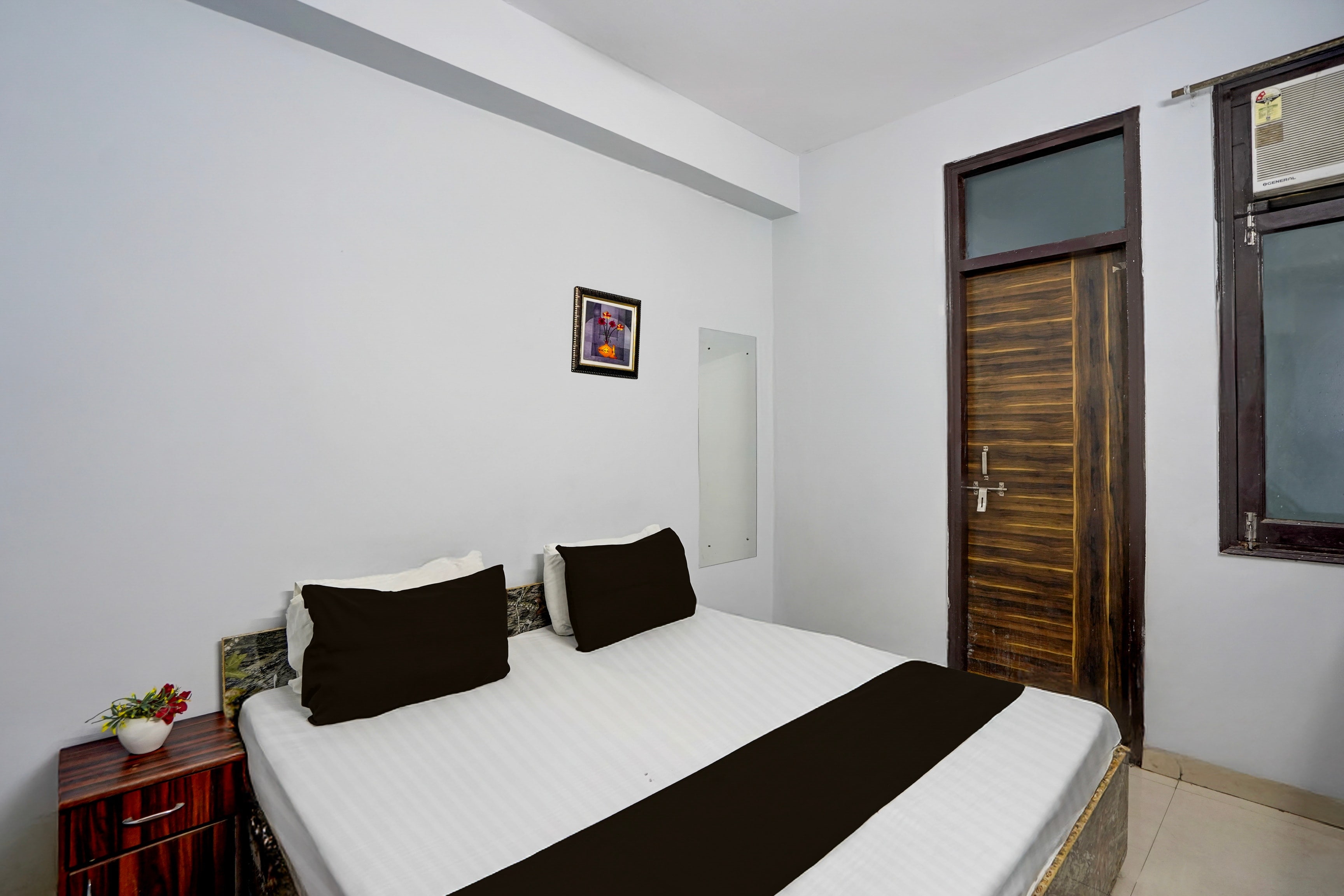Super Hotel O Sector 3 Ghaziabad Formerly Cloud Inn - Tap to explore photos