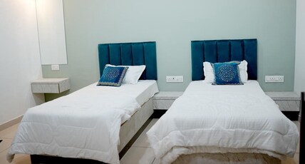 Hotel The Luxury Heaven Room Type - Deluxe Room with City View
