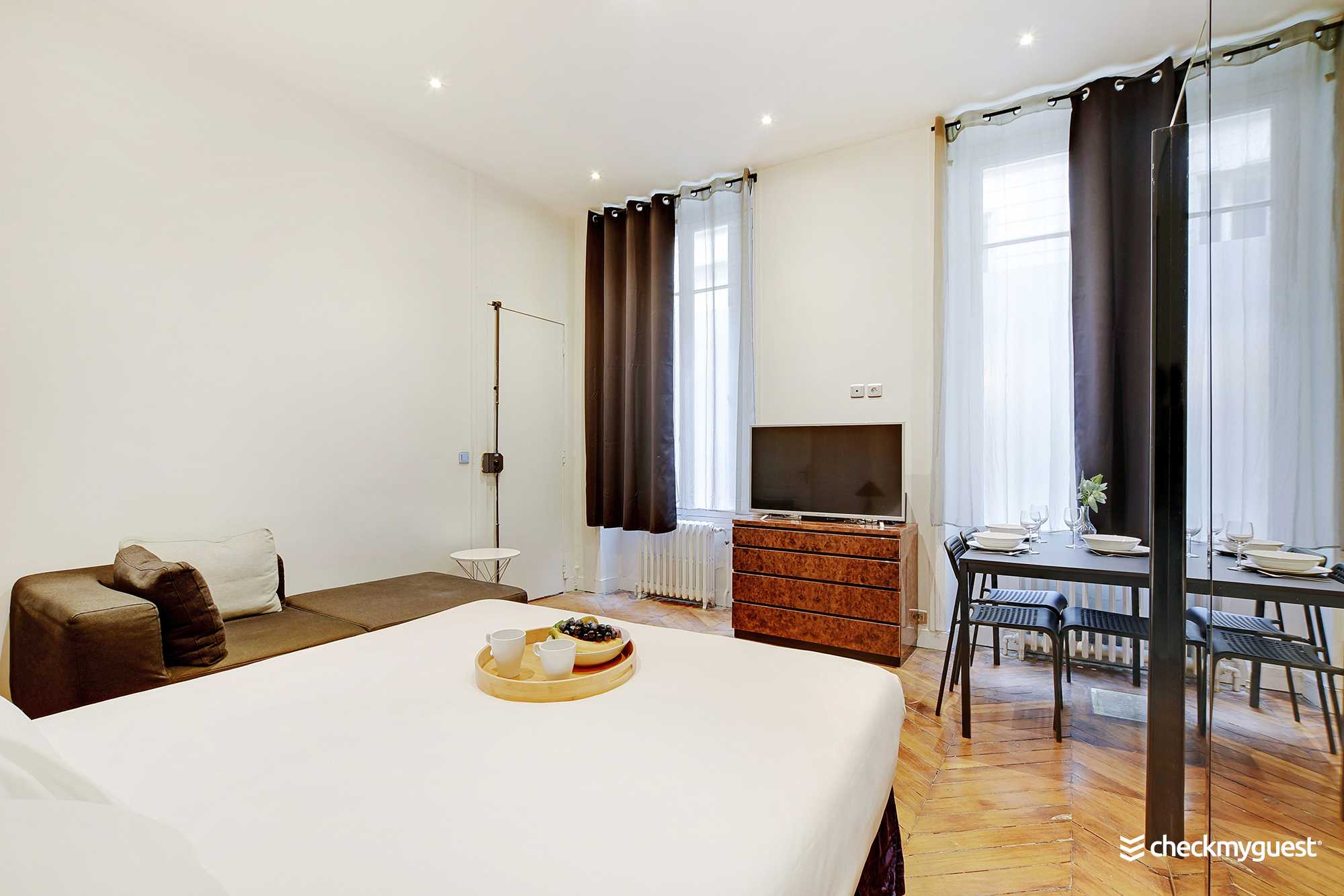 Peaceful Studio 3P Le Marais - Tap to explore photos