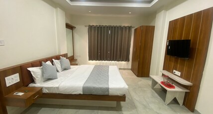 Hotel Shree Nakoda Paradise Room Type - Deluxe Room