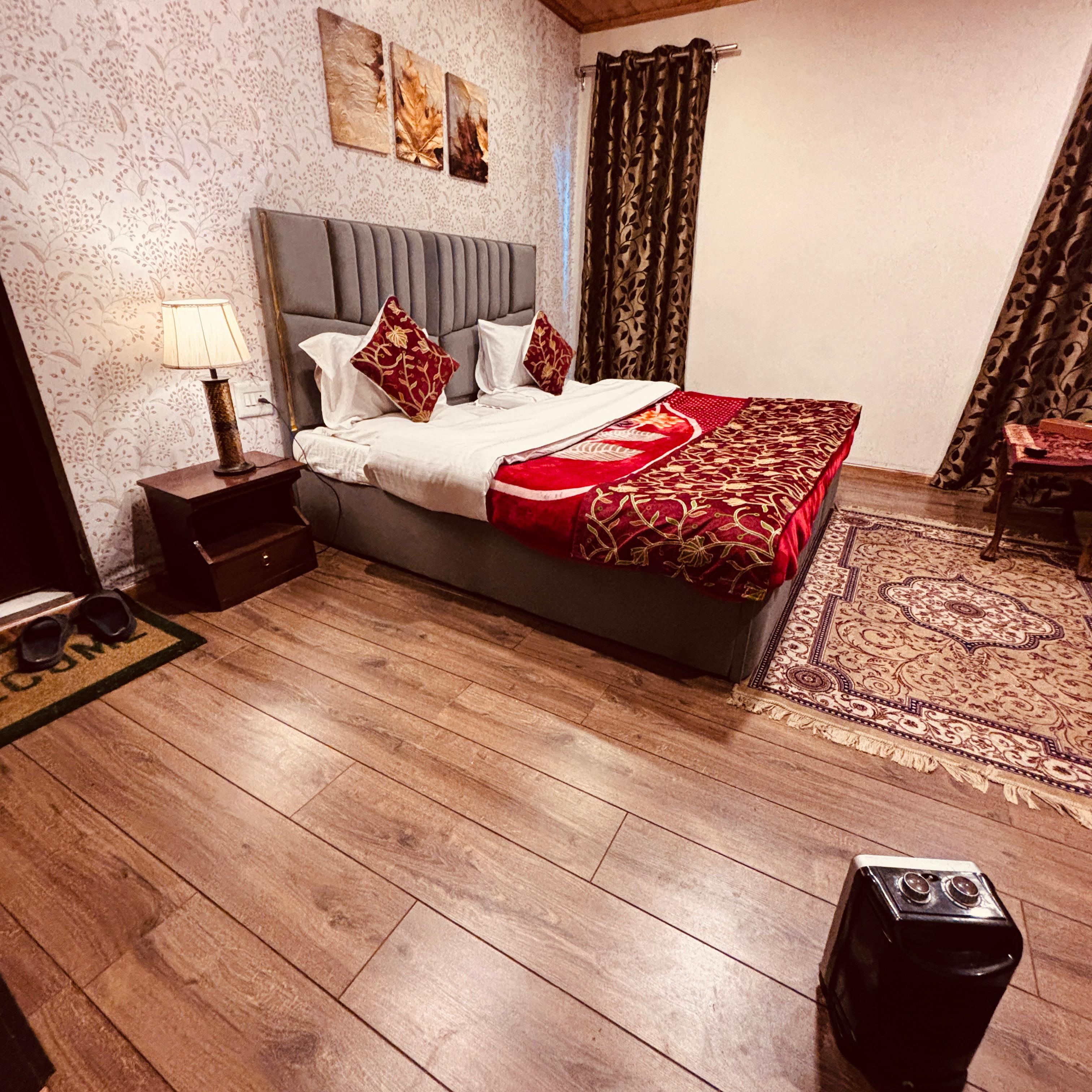 The Tree House Cottage - Tap to explore photos