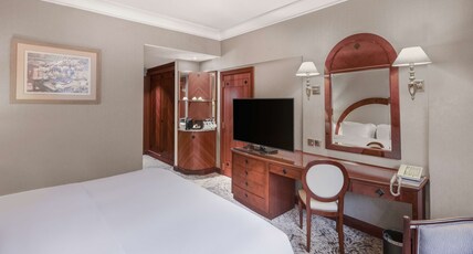 Madinah Hilton Room Type - KING GUESTROOM P. HARAM