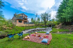 StayVista at Rose @ Swiss Chalet - Tangmarg 
