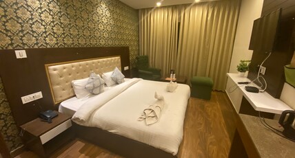 Hotel Ambika Residency Manali Room Type - Deluxe Room With Balcony