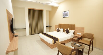 SHREE LEUVA PATEL SAMAJ ATITHI BHAVAN SOMNATH Room Type - 2 BED AC Room