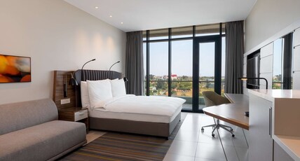 Radisson Blu Hotel & Residence, Maputo Room Type - Studio - City View amp; Balcony