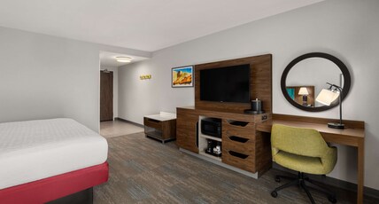 Hampton Inn by Hilton Carefree Room Type - KING W  FRIDGE MCRWVE BALC