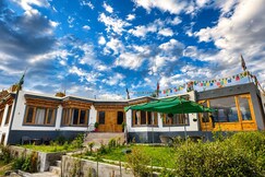 Jigzes Homestay