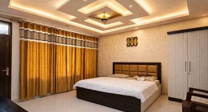 The Shivlinn's Hotel Room Type - Luxury AC Double Bed The Shivlinn's Hotel Room Type - Luxury AC Double Bed