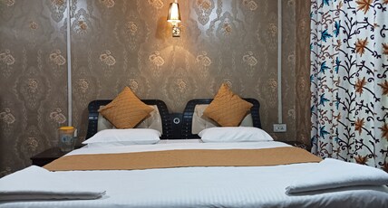 Hotel Pahalgam Duke Room Type - Deluxe Room - Heating Electric Blanket Hotel Pahalgam Duke Room Type - Deluxe Room - Heating Electric Blanket