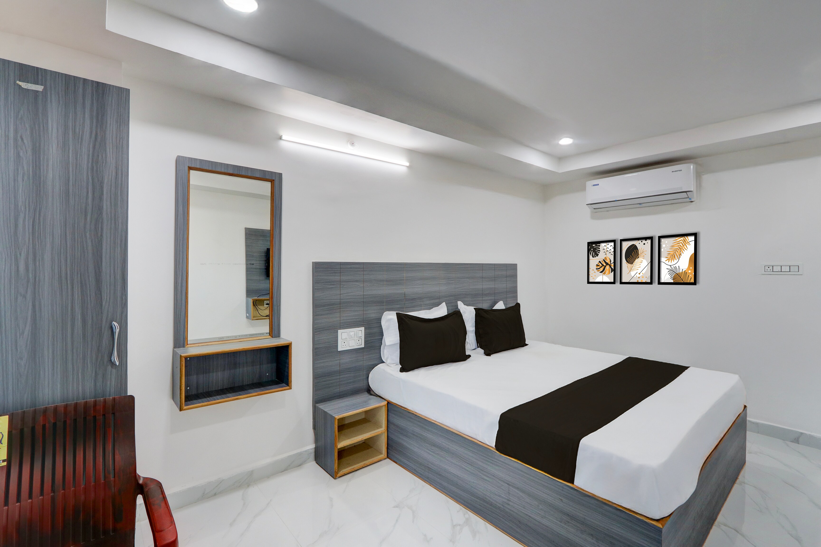 HOTEL O MURARI - Tap to explore photos