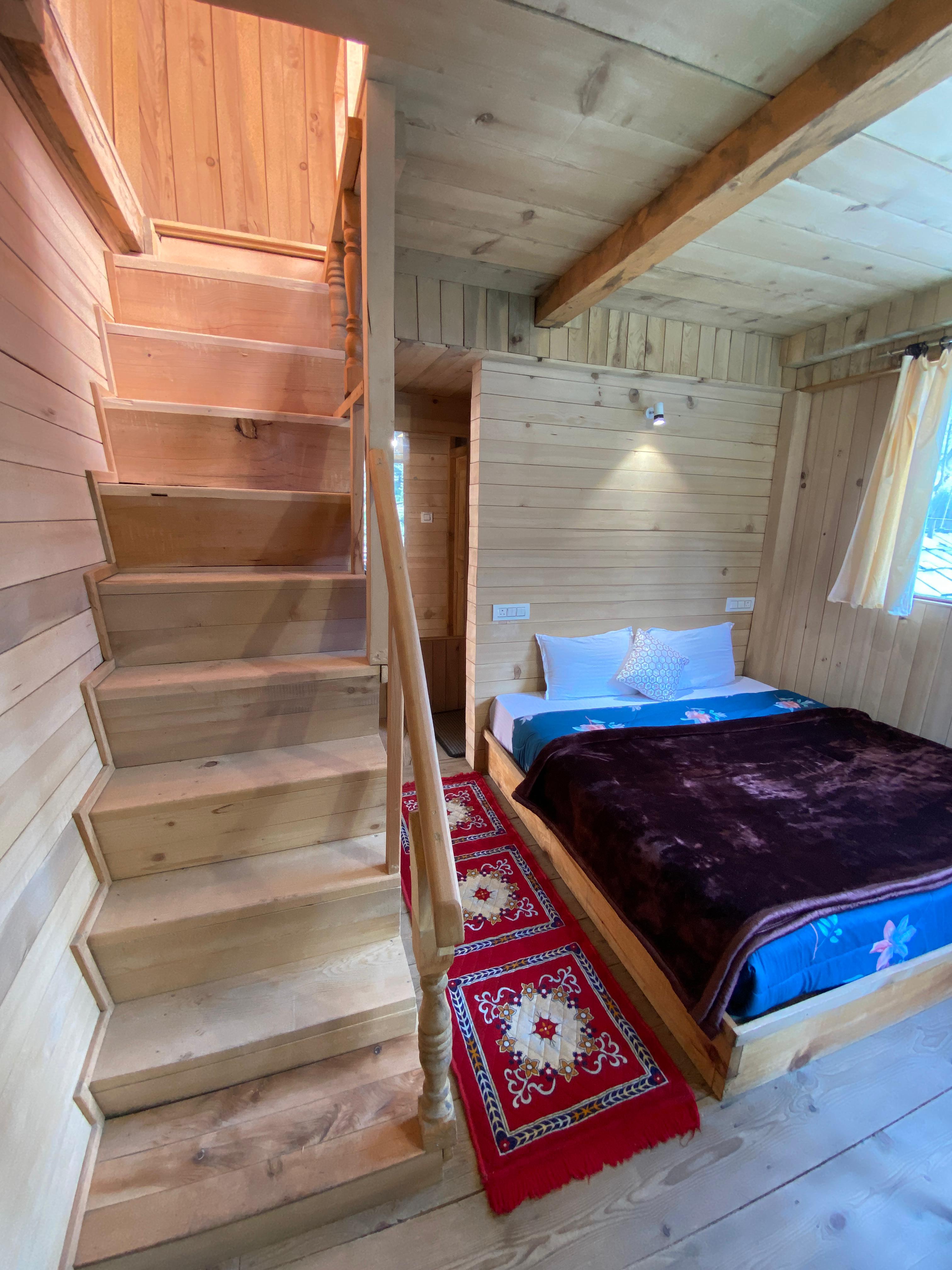 Alpine Homestay Gadagusain - Tap to explore photos