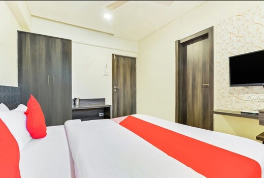 Hotel Sharada International