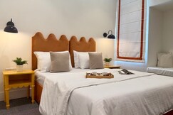 Room in NauKothi | Boutique Stay | Central