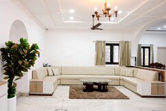 The Lavish Affair, Bhuj