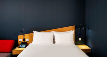 Holiday Inn Express Gloucester - South Room Type - 1 Double Standard with Free Hot Breakfast Holiday Inn Express Gloucester - South Room Type - 1 Double Standard with Free Hot Breakfast