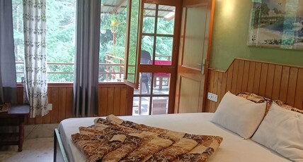 Tirthan mid point Room Type - Mountain view Bedroom 1