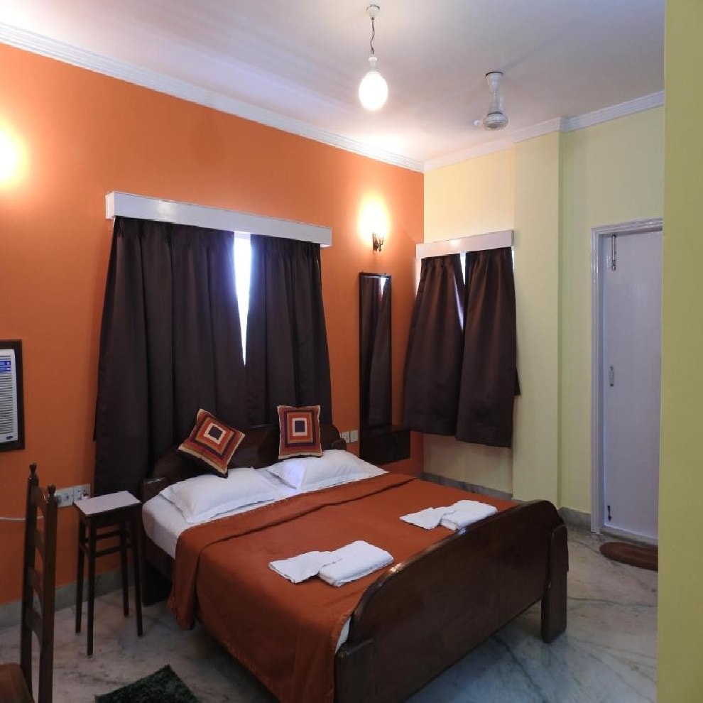 Single Occupancy Room at Patuli - Tap to explore photos