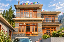 Bros Hostel & Cafe Sissu | Dorms & Private Rooms